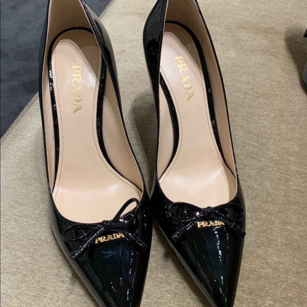 Prada shoes size 8 brand new with box